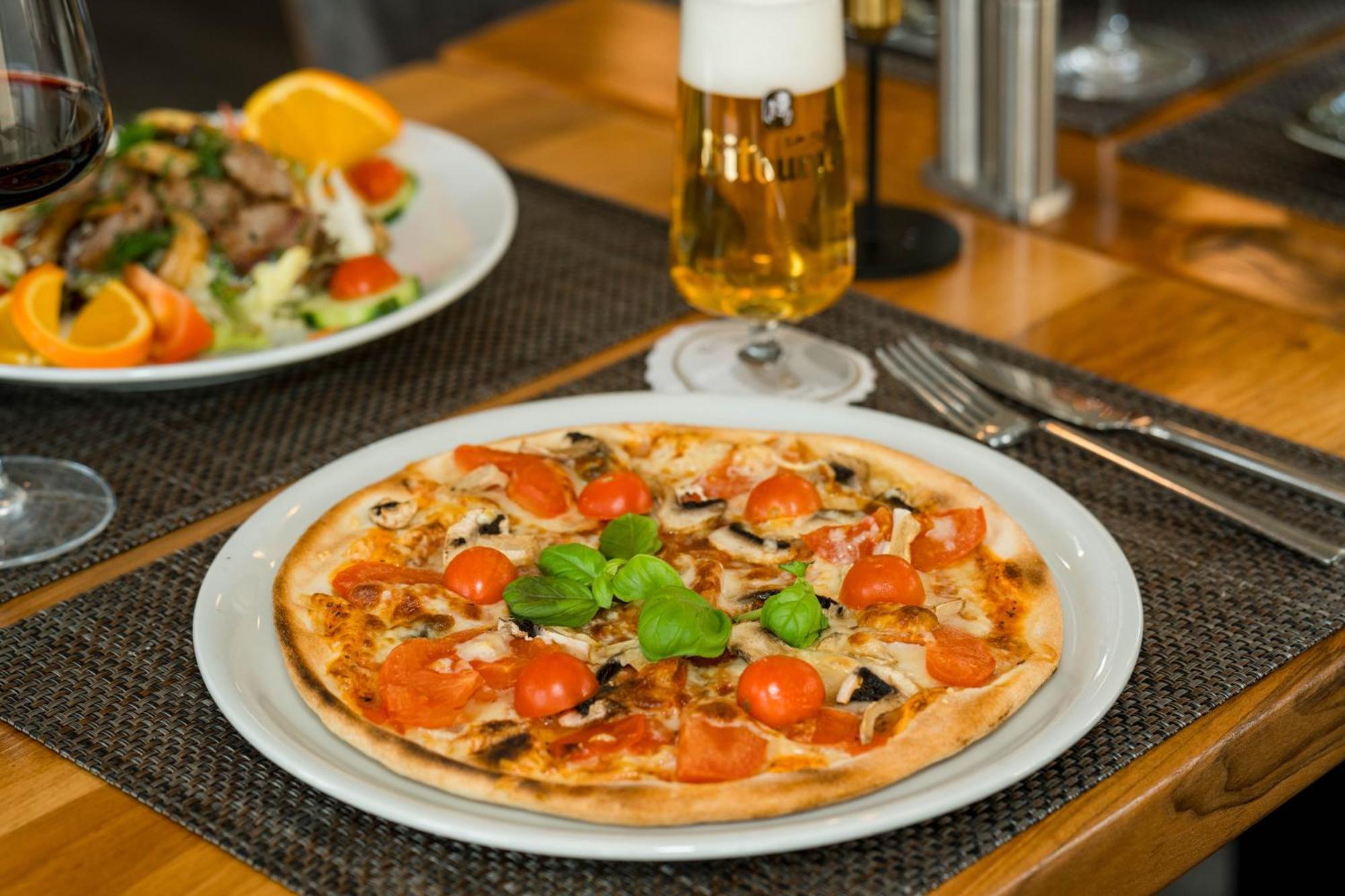 Roca Restaurant Und Hotel Bommersheim Kültér fotó
