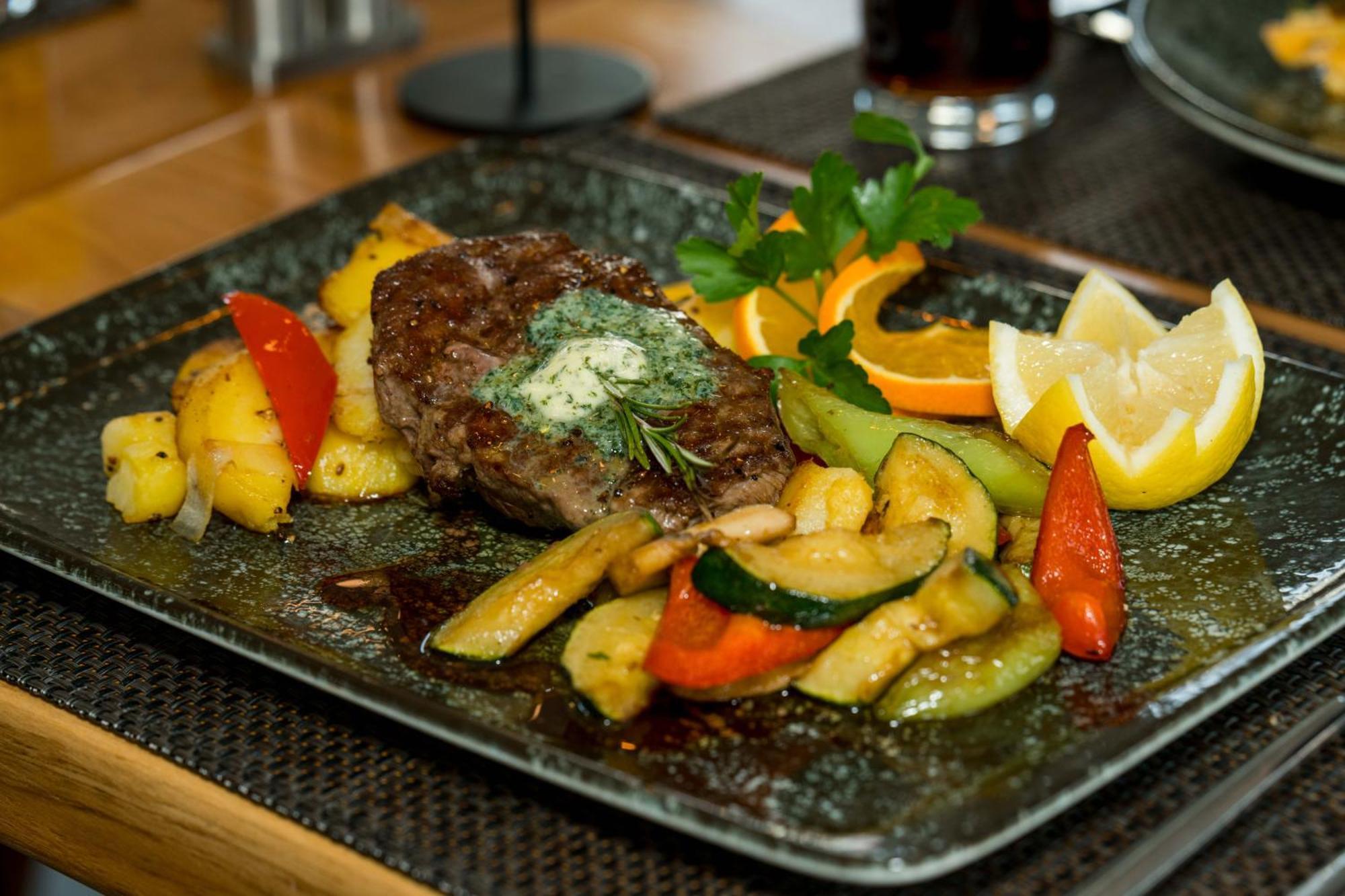Roca Restaurant Und Hotel Bommersheim Kültér fotó