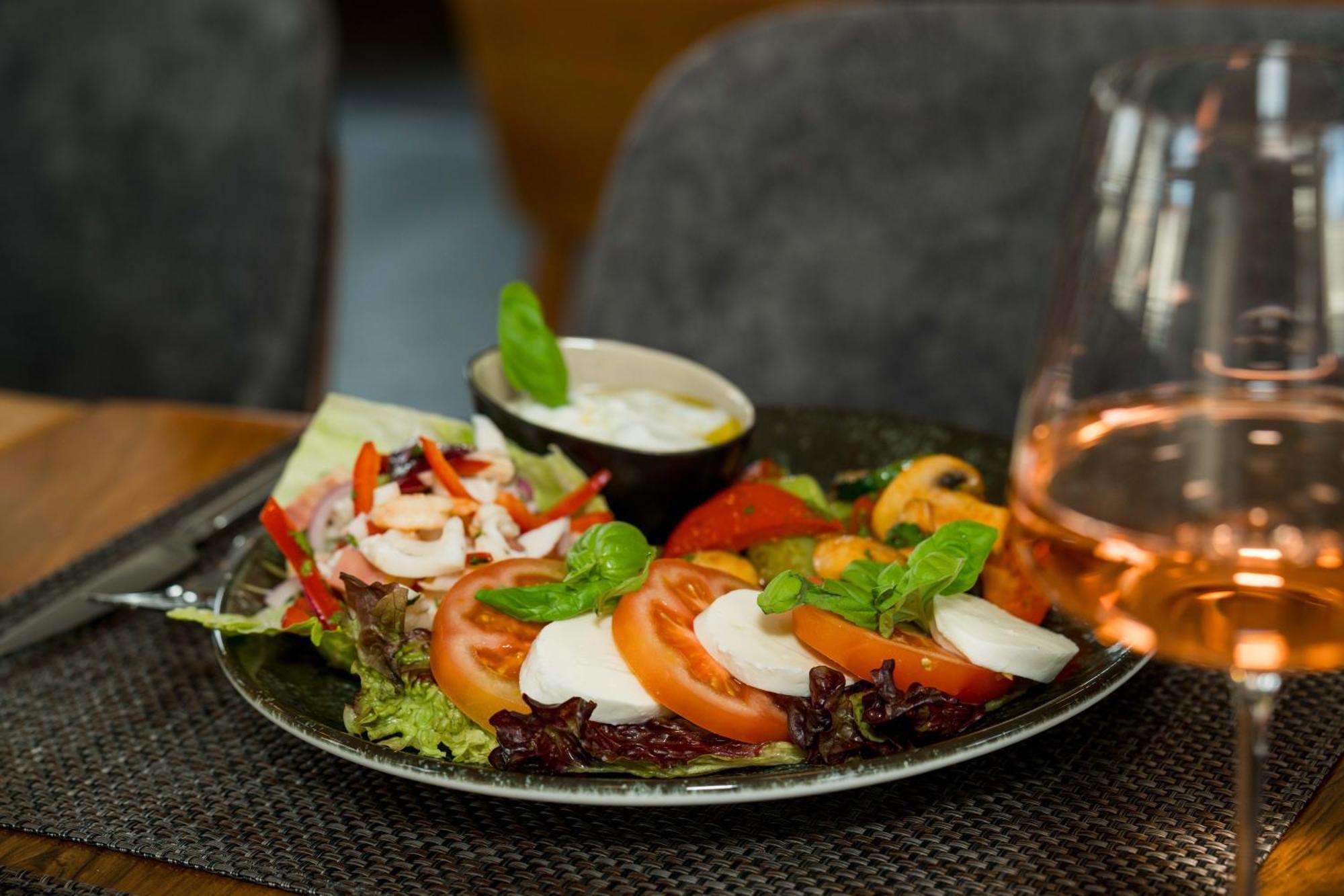 Roca Restaurant Und Hotel Bommersheim Kültér fotó