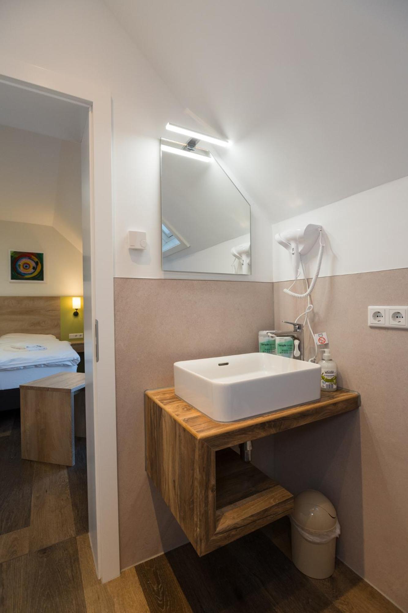 Roca Restaurant Und Hotel Bommersheim Kültér fotó