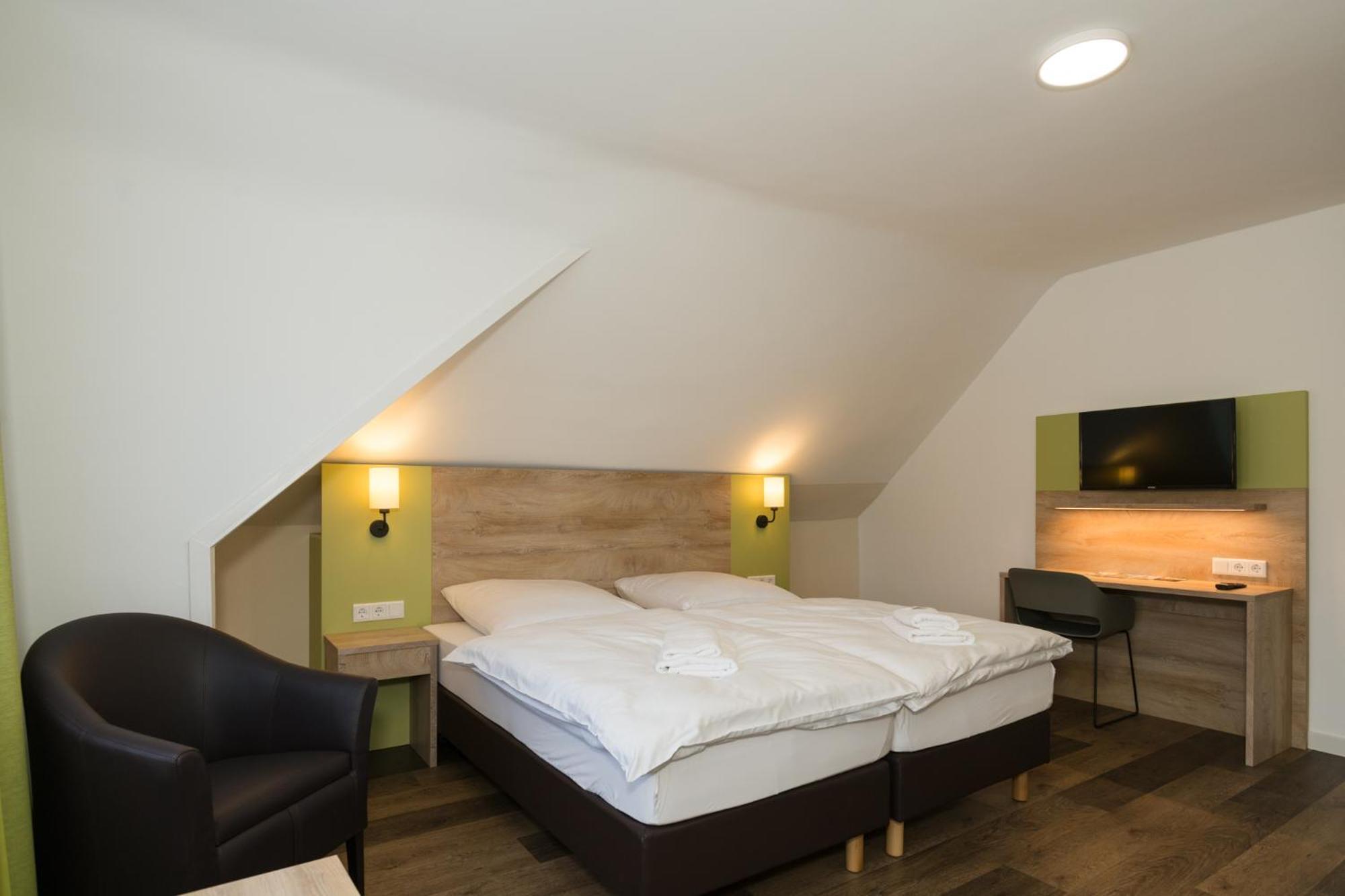 Roca Restaurant Und Hotel Bommersheim Kültér fotó