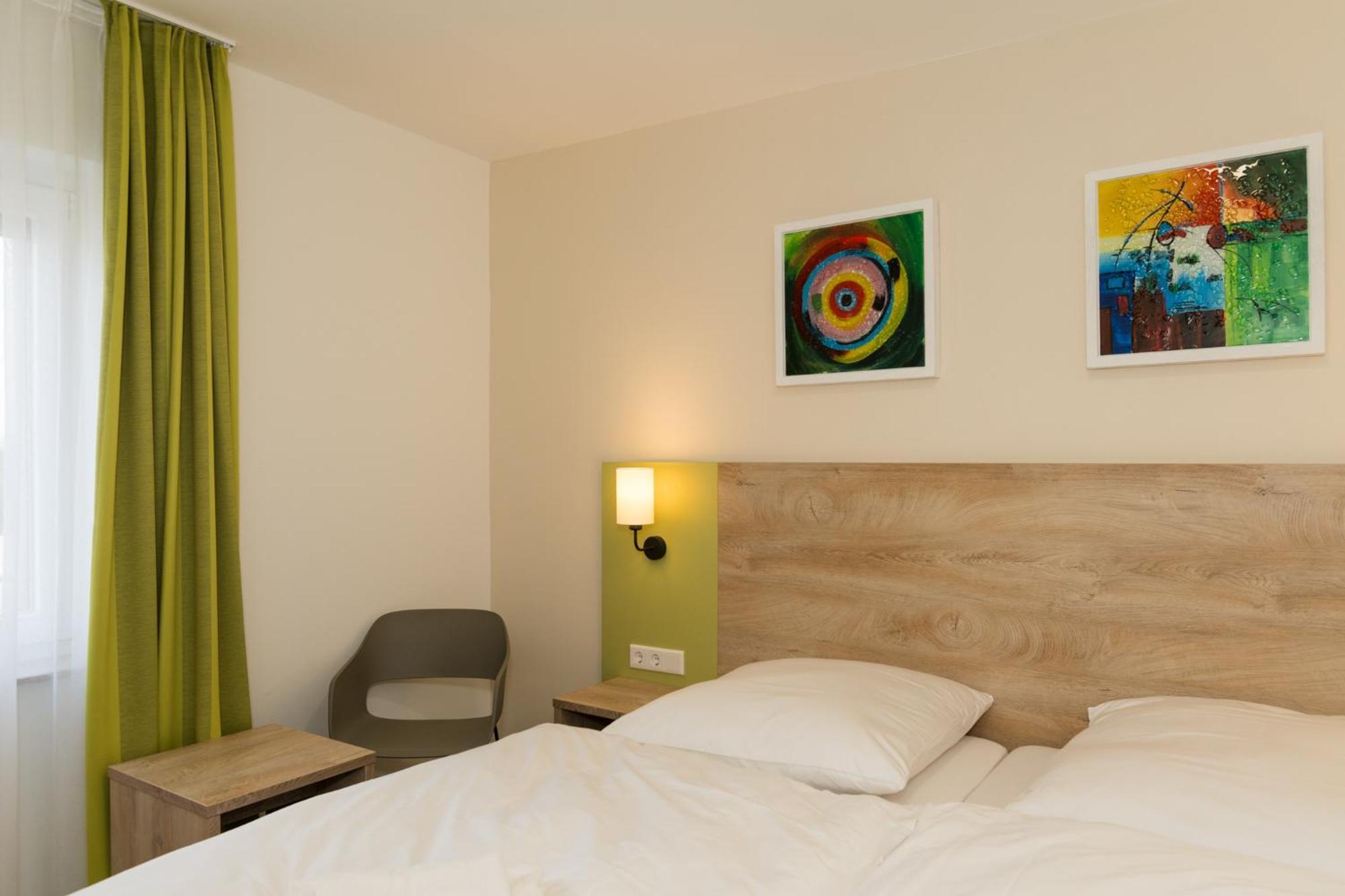 Roca Restaurant Und Hotel Bommersheim Kültér fotó