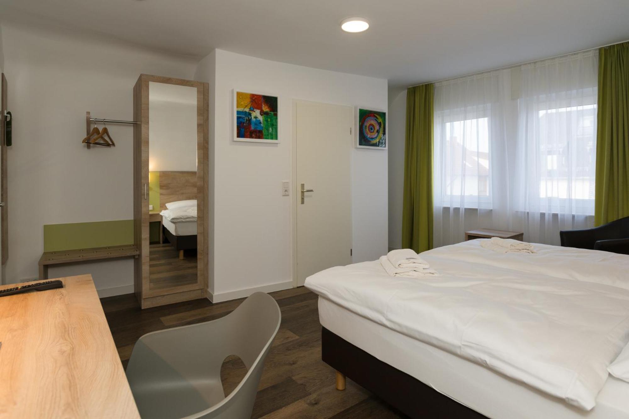 Roca Restaurant Und Hotel Bommersheim Kültér fotó