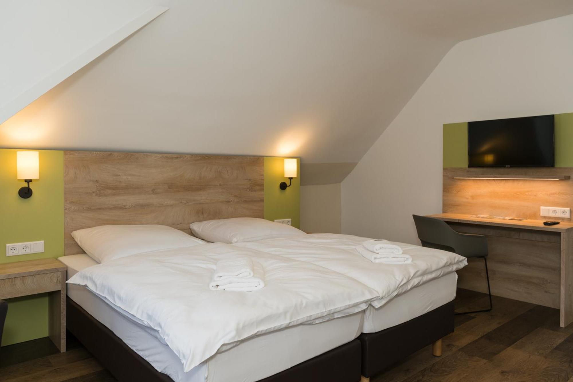 Roca Restaurant Und Hotel Bommersheim Kültér fotó