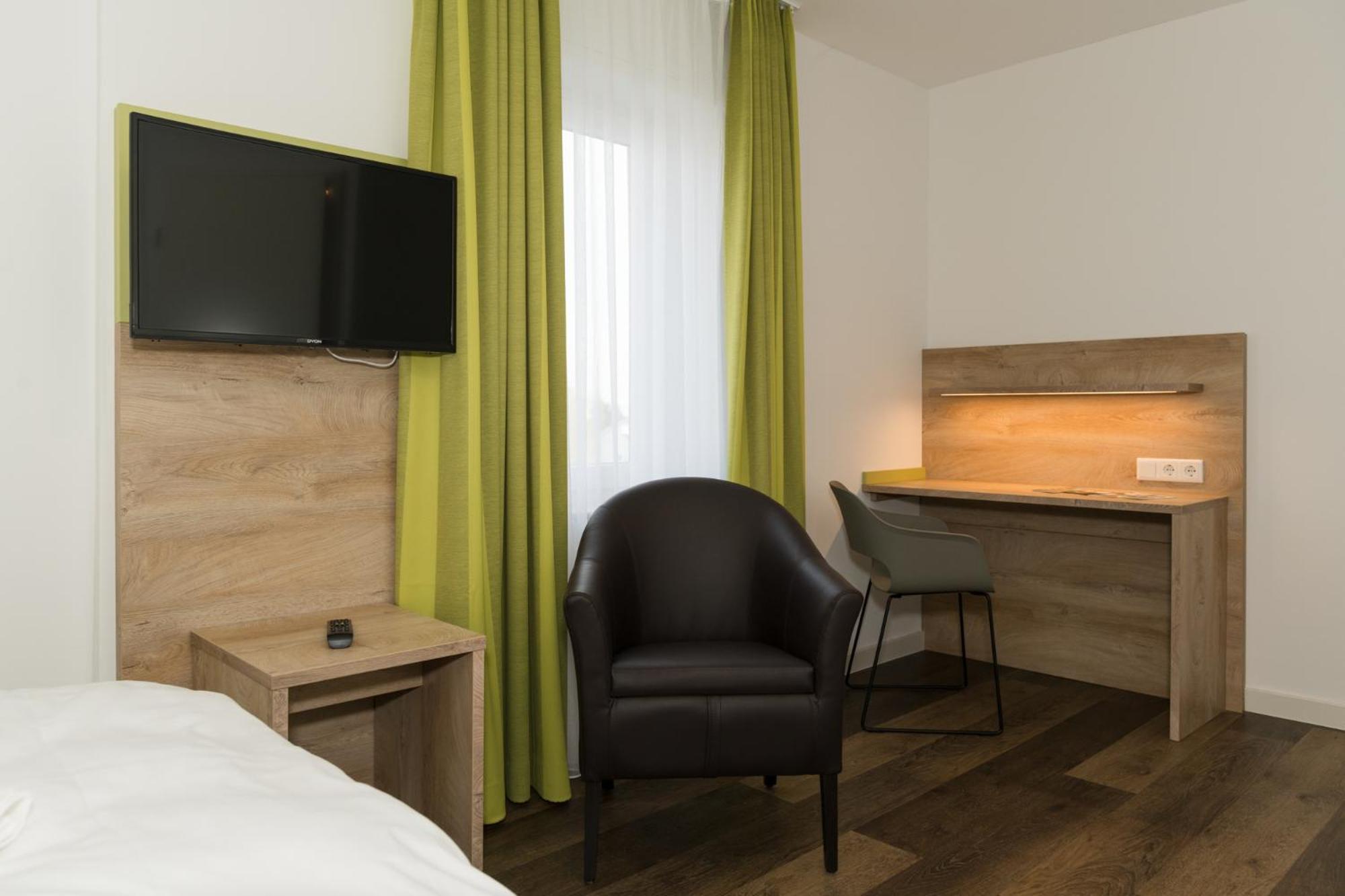 Roca Restaurant Und Hotel Bommersheim Kültér fotó