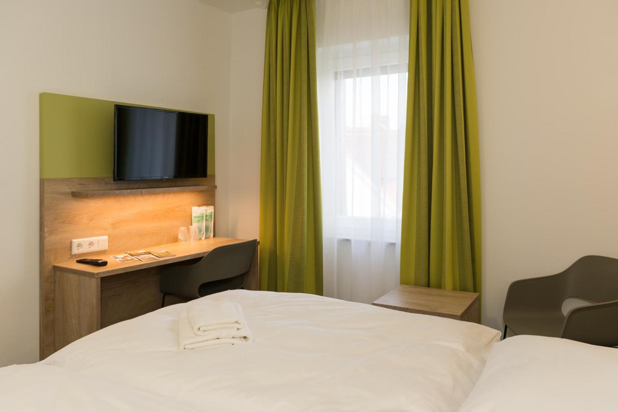 Roca Restaurant Und Hotel Bommersheim Kültér fotó
