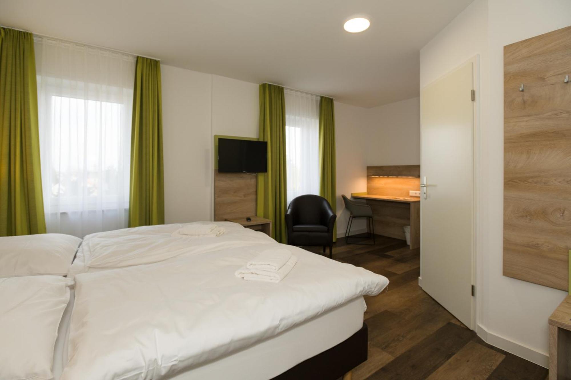 Roca Restaurant Und Hotel Bommersheim Kültér fotó