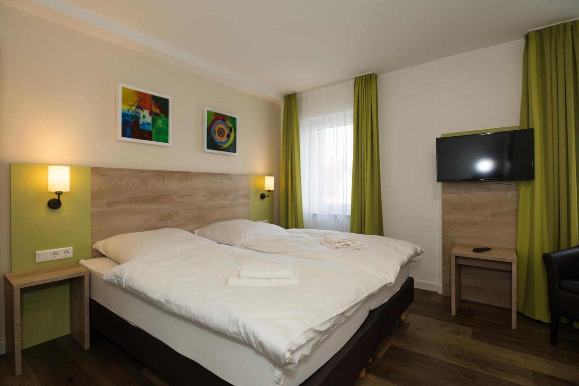 Roca Restaurant Und Hotel Bommersheim Kültér fotó